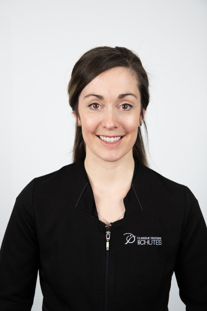 Le Dr Vanessa Dufour a obtenu son doctorat en médecine dentaire à l’Université de Montréal en 2016.