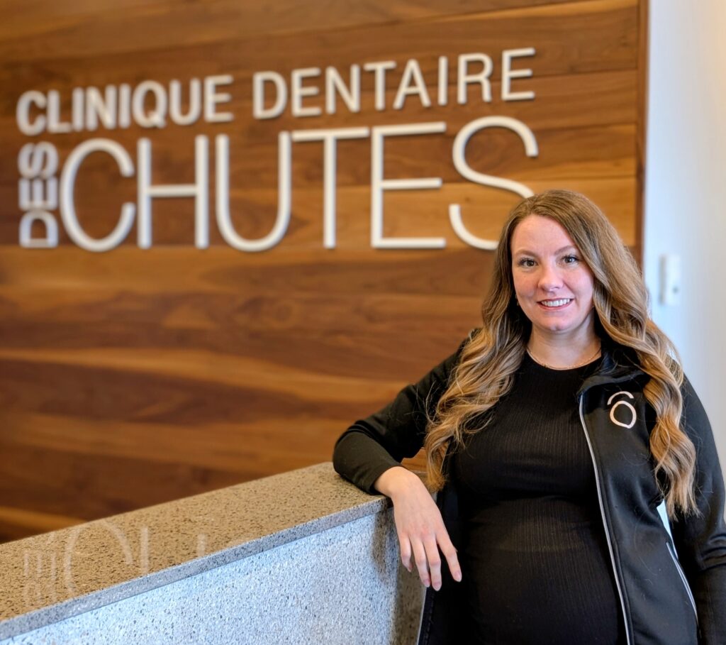 Assistante dentaire diplômée du Centre de formation professionnelle Fierbourg depuis 2023, Rosaly exerce son rôle d’assistante dentaire avec douceur, professionnalisme et bienveillance.
